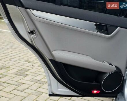 Серый Мерседес Ц-Класс, объемом двигателя 3 л и пробегом 190 тыс. км за 8200 $, фото 15 на Automoto.ua