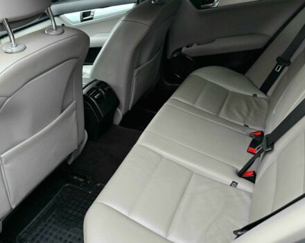 Серый Мерседес Ц-Класс, объемом двигателя 3 л и пробегом 190 тыс. км за 8200 $, фото 14 на Automoto.ua