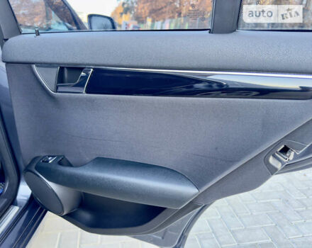 Сірий Мерседес Ц-Клас, об'ємом двигуна 2.15 л та пробігом 300 тис. км за 10800 $, фото 36 на Automoto.ua