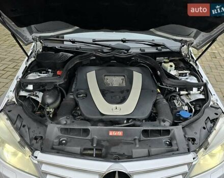 Серый Мерседес Ц-Класс, объемом двигателя 3 л и пробегом 190 тыс. км за 8200 $, фото 29 на Automoto.ua