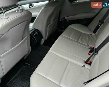 Серый Мерседес Ц-Класс, объемом двигателя 0 л и пробегом 190 тыс. км за 8200 $, фото 14 на Automoto.ua