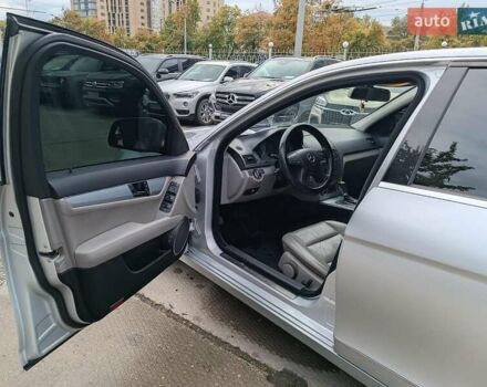 Серый Мерседес Ц-Класс, объемом двигателя 3 л и пробегом 305 тыс. км за 8690 $, фото 25 на Automoto.ua