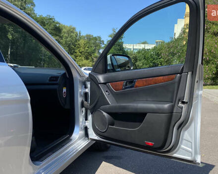 Сірий Мерседес Ц-Клас, об'ємом двигуна 2.5 л та пробігом 148 тис. км за 9800 $, фото 18 на Automoto.ua