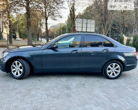 Сірий Мерседес Ц-Клас, об'ємом двигуна 2.15 л та пробігом 300 тис. км за 10800 $, фото 5 на Automoto.ua