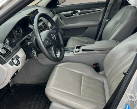 Серый Мерседес Ц-Класс, объемом двигателя 1.8 л и пробегом 226 тыс. км за 9000 $, фото 15 на Automoto.ua