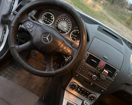 Серый Мерседес Ц-Класс, объемом двигателя 2.1 л и пробегом 231 тыс. км за 3500 $, фото 10 на Automoto.ua