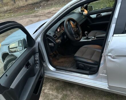 Серый Мерседес Ц-Класс, объемом двигателя 2.1 л и пробегом 231 тыс. км за 3500 $, фото 5 на Automoto.ua