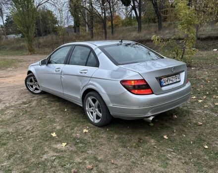 Серый Мерседес Ц-Класс, объемом двигателя 2.1 л и пробегом 231 тыс. км за 3500 $, фото 2 на Automoto.ua