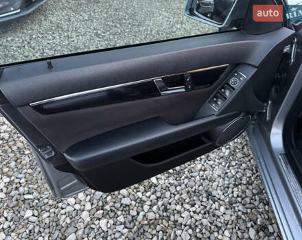 Серый Мерседес Ц-Класс, объемом двигателя 2.14 л и пробегом 243 тыс. км за 10900 $, фото 17 на Automoto.ua