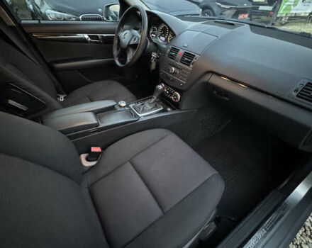 Серый Мерседес Ц-Класс, объемом двигателя 2.14 л и пробегом 243 тыс. км за 10900 $, фото 29 на Automoto.ua