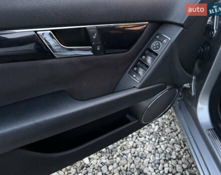 Серый Мерседес Ц-Класс, объемом двигателя 2.14 л и пробегом 243 тыс. км за 10900 $, фото 18 на Automoto.ua