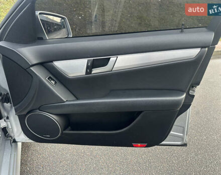 Серый Мерседес Ц-Класс, объемом двигателя 1.8 л и пробегом 236 тыс. км за 11500 $, фото 27 на Automoto.ua