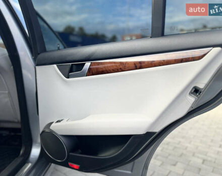 Серый Мерседес Ц-Класс, объемом двигателя 1.8 л и пробегом 243 тыс. км за 9000 $, фото 14 на Automoto.ua