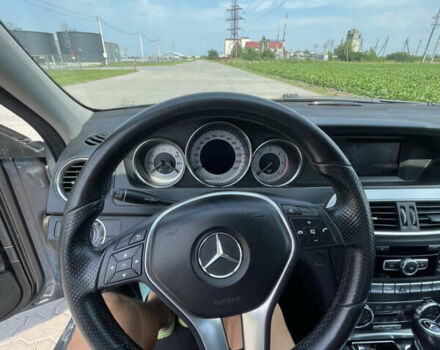 Сірий Мерседес Ц-Клас, об'ємом двигуна 2.14 л та пробігом 160 тис. км за 14000 $, фото 21 на Automoto.ua