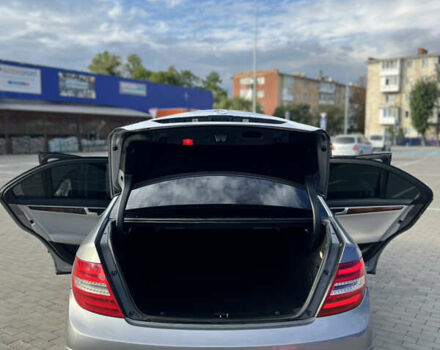 Серый Мерседес Ц-Класс, объемом двигателя 1.8 л и пробегом 243 тыс. км за 9000 $, фото 4 на Automoto.ua