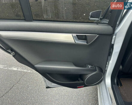 Серый Мерседес Ц-Класс, объемом двигателя 1.8 л и пробегом 236 тыс. км за 11500 $, фото 20 на Automoto.ua