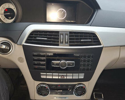 Серый Мерседес Ц-Класс, объемом двигателя 2.15 л и пробегом 243 тыс. км за 10900 $, фото 7 на Automoto.ua