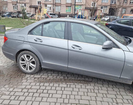 Серый Мерседес Ц-Класс, объемом двигателя 2.15 л и пробегом 243 тыс. км за 10900 $, фото 4 на Automoto.ua