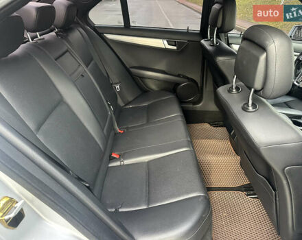 Серый Мерседес Ц-Класс, объемом двигателя 1.8 л и пробегом 236 тыс. км за 11500 $, фото 26 на Automoto.ua