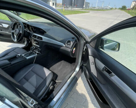 Сірий Мерседес Ц-Клас, об'ємом двигуна 2.14 л та пробігом 160 тис. км за 14000 $, фото 20 на Automoto.ua