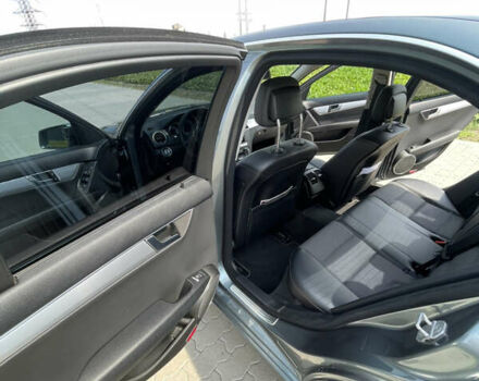 Сірий Мерседес Ц-Клас, об'ємом двигуна 2.14 л та пробігом 160 тис. км за 14000 $, фото 18 на Automoto.ua