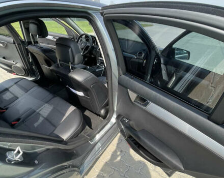 Сірий Мерседес Ц-Клас, об'ємом двигуна 2.14 л та пробігом 160 тис. км за 14000 $, фото 19 на Automoto.ua