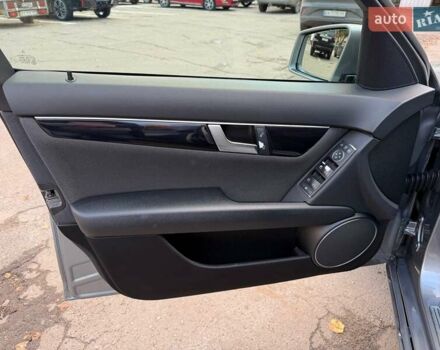 Серый Мерседес Ц-Класс, объемом двигателя 1.8 л и пробегом 165 тыс. км за 11500 $, фото 18 на Automoto.ua