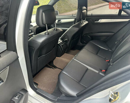 Серый Мерседес Ц-Класс, объемом двигателя 1.8 л и пробегом 236 тыс. км за 11500 $, фото 21 на Automoto.ua