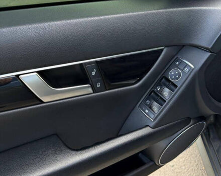 Серый Мерседес Ц-Класс, объемом двигателя 1.8 л и пробегом 207 тыс. км за 10399 $, фото 29 на Automoto.ua