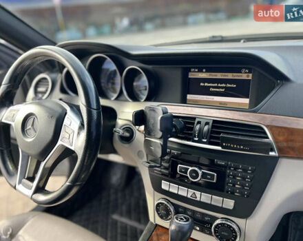 Серый Мерседес Ц-Класс, объемом двигателя 1.8 л и пробегом 243 тыс. км за 9000 $, фото 17 на Automoto.ua