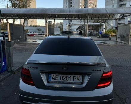 Сірий Мерседес Ц-Клас, об'ємом двигуна 3 л та пробігом 195 тис. км за 12000 $, фото 4 на Automoto.ua