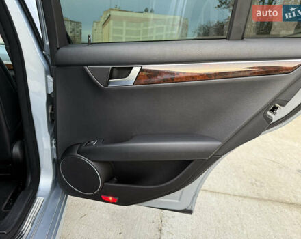 Серый Мерседес Ц-Класс, объемом двигателя 1.8 л и пробегом 63 тыс. км за 10900 $, фото 16 на Automoto.ua