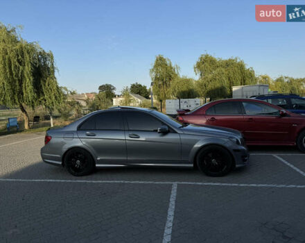 Серый Мерседес Ц-Класс, объемом двигателя 3 л и пробегом 195 тыс. км за 14500 $, фото 5 на Automoto.ua
