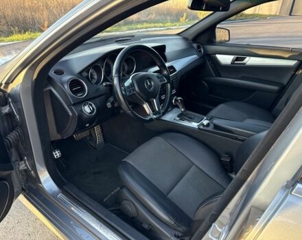 Серый Мерседес Ц-Класс, объемом двигателя 2.1 л и пробегом 259 тыс. км за 12200 $, фото 16 на Automoto.ua