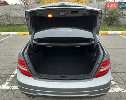 Серый Мерседес Ц-Класс, объемом двигателя 1.8 л и пробегом 135 тыс. км за 12000 $, фото 24 на Automoto.ua