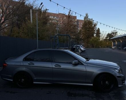 Сірий Мерседес Ц-Клас, об'ємом двигуна 3 л та пробігом 195 тис. км за 12000 $, фото 2 на Automoto.ua