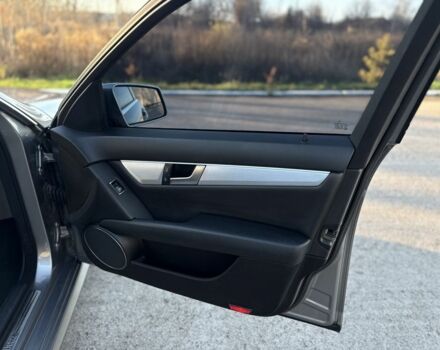 Серый Мерседес Ц-Класс, объемом двигателя 2.1 л и пробегом 259 тыс. км за 12200 $, фото 15 на Automoto.ua