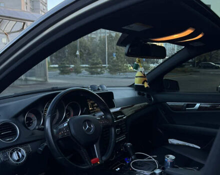 Серый Мерседес Ц-Класс, объемом двигателя 3 л и пробегом 195 тыс. км за 14500 $, фото 13 на Automoto.ua