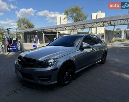 Серый Мерседес Ц-Класс, объемом двигателя 3 л и пробегом 195 тыс. км за 14500 $, фото 3 на Automoto.ua