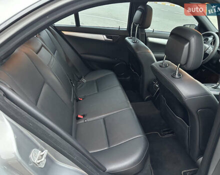 Серый Мерседес Ц-Класс, объемом двигателя 1.8 л и пробегом 135 тыс. км за 12000 $, фото 18 на Automoto.ua