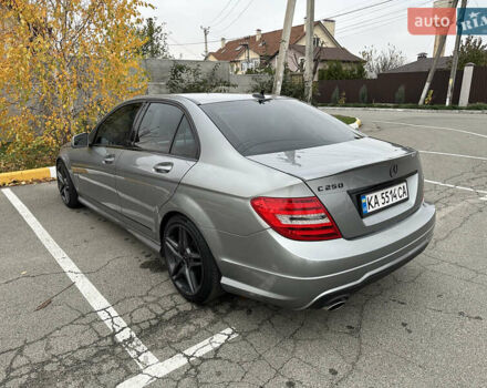 Серый Мерседес Ц-Класс, объемом двигателя 1.8 л и пробегом 135 тыс. км за 12000 $, фото 4 на Automoto.ua