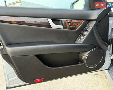 Серый Мерседес Ц-Класс, объемом двигателя 1.8 л и пробегом 63 тыс. км за 10900 $, фото 10 на Automoto.ua
