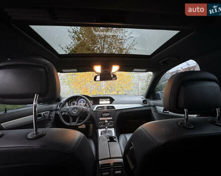 Серый Мерседес Ц-Класс, объемом двигателя 1.8 л и пробегом 135 тыс. км за 12000 $, фото 6 на Automoto.ua