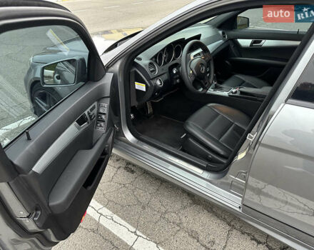 Серый Мерседес Ц-Класс, объемом двигателя 1.8 л и пробегом 135 тыс. км за 12000 $, фото 14 на Automoto.ua