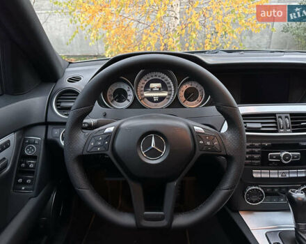 Серый Мерседес Ц-Класс, объемом двигателя 1.8 л и пробегом 135 тыс. км за 12000 $, фото 22 на Automoto.ua