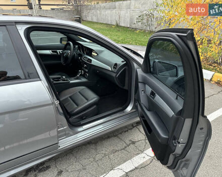 Серый Мерседес Ц-Класс, объемом двигателя 1.8 л и пробегом 135 тыс. км за 12000 $, фото 15 на Automoto.ua