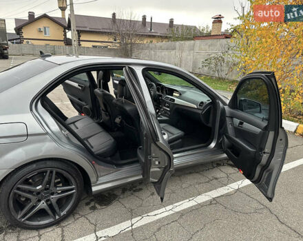 Серый Мерседес Ц-Класс, объемом двигателя 1.8 л и пробегом 135 тыс. км за 12000 $, фото 13 на Automoto.ua