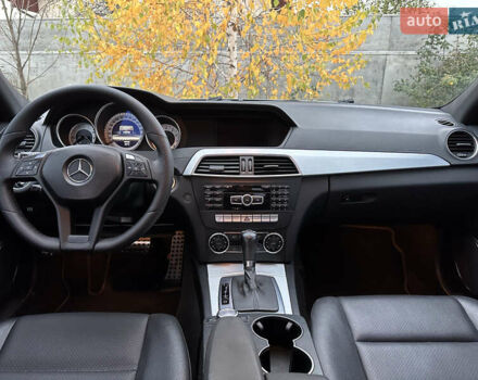 Серый Мерседес Ц-Класс, объемом двигателя 1.8 л и пробегом 135 тыс. км за 12000 $, фото 21 на Automoto.ua