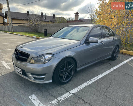 Серый Мерседес Ц-Класс, объемом двигателя 1.8 л и пробегом 135 тыс. км за 12000 $, фото 2 на Automoto.ua