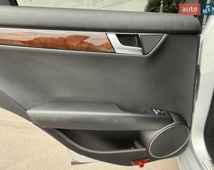 Сірий Мерседес Ц-Клас, об'ємом двигуна 3 л та пробігом 220 тис. км за 11600 $, фото 46 на Automoto.ua